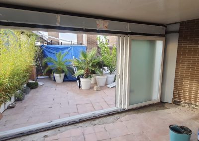 Cerramientos de terrazas, áticos, porches, naves con y sin estructura metálica, con ventanas de aluminio, de RPT o PVC, tragaluces de cristal. Cerramientos Castillo