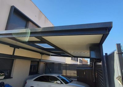 Cerramientos de terrazas, áticos, porches, naves con y sin estructura metálica, con ventanas de aluminio, de RPT o PVC, tragaluces de cristal. Cerramientos Castillo