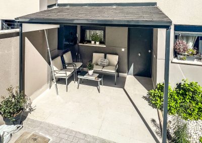 Cerramientos de terrazas, áticos, porches, naves con y sin estructura metálica, con ventanas de aluminio, de RPT o PVC, tragaluces de cristal. Cerramientos Castillo