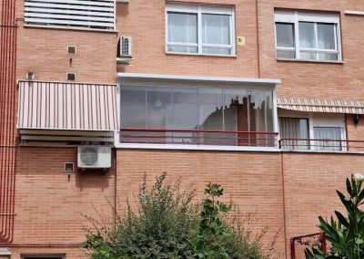 Cerramientos de terrazas, áticos, porches, naves con y sin estructura metálica, con ventanas de aluminio, de RPT o PVC, tragaluces de cristal. Cerramientos Castillo