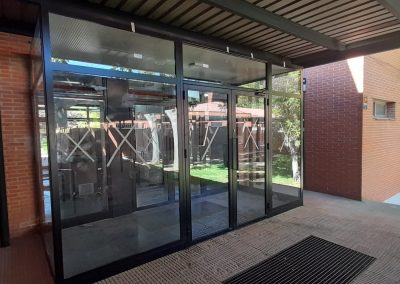 Cerramientos de terrazas, áticos, porches, naves con y sin estructura metálica, con ventanas de aluminio, de RPT o PVC, tragaluces de cristal. Cerramientos Castillo