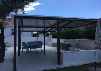 Cerramientos de terrazas, áticos, porches, naves con y sin estructura metálica, con ventanas de aluminio, de RPT o PVC, tragaluces de cristal. Cerrajería Castillo