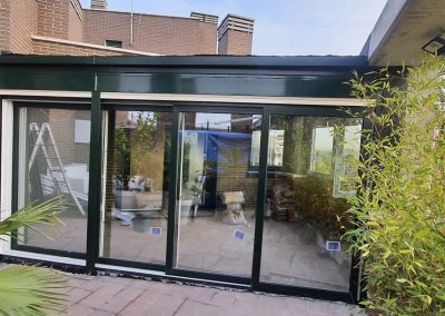 Cerramientos de terrazas, áticos, porches, naves con y sin estructura metálica, con ventanas de aluminio, de RPT o PVC, tragaluces de cristal. Cerrajería Castillo