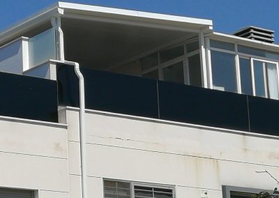 Cerramientos de terrazas, áticos, porches, naves con y sin estructura metálica, con ventanas de aluminio, de RPT o PVC, tragaluces de cristal. Cerramientos Castillo
