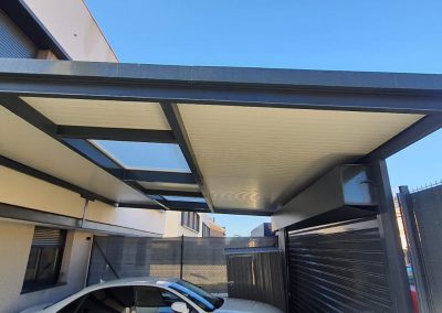 Cerramientos de terrazas, áticos, porches, naves con y sin estructura metálica, con ventanas de aluminio, de RPT o PVC, tragaluces de cristal. Cerramientos Castillo