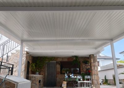 Cerramientos de terrazas, áticos, porches, naves con y sin estructura metálica, con ventanas de aluminio, de RPT o PVC, tragaluces de cristal. Cerramientos Castillo