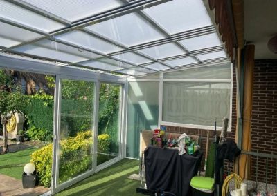 Cerramientos de terrazas, áticos, porches, naves con y sin estructura metálica, con ventanas de aluminio, de RPT o PVC, tragaluces de cristal. Cerramientos Castillo