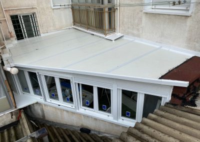 Cerramientos de terrazas, áticos, porches, naves con y sin estructura metálica, con ventanas de aluminio, de RPT o PVC, tragaluces de cristal. Cerramientos Castillo